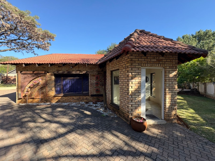 3 Bedroom Property for Sale in Safari Gardens North West